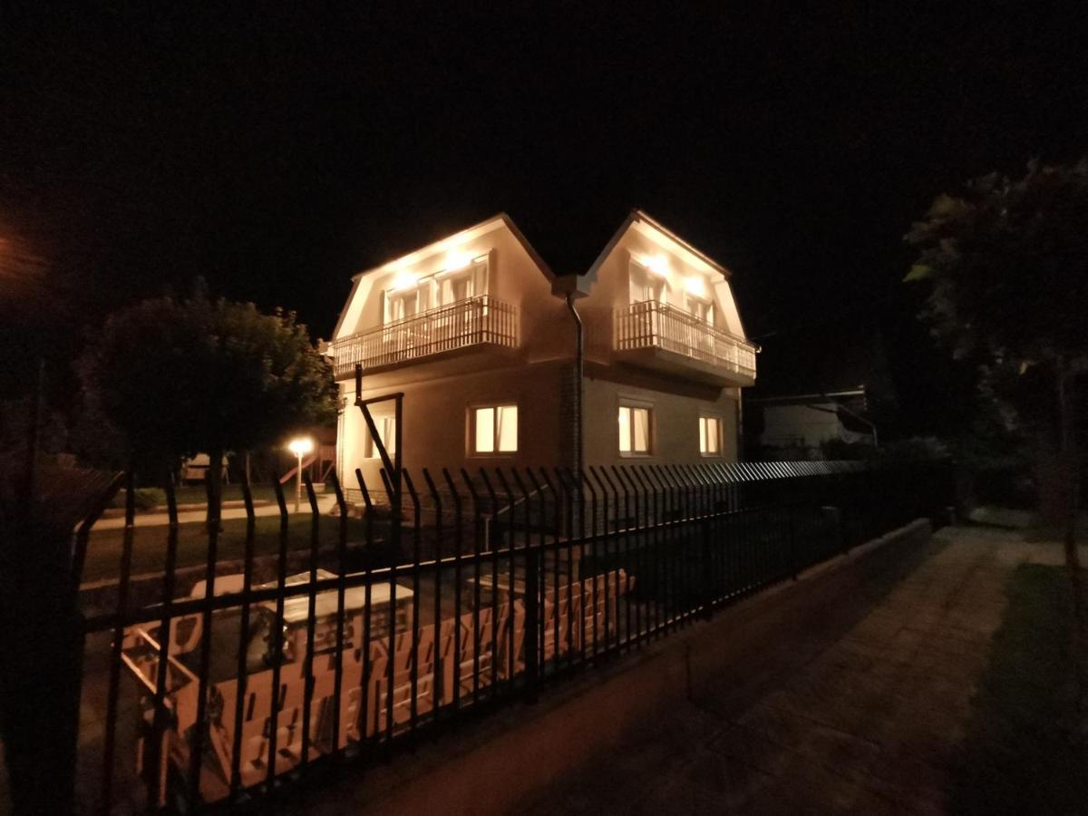 Family Garden Apartmanhaz Siófok Eksteriør bilde